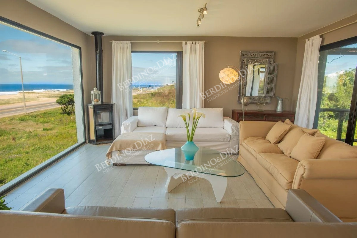 Casa ID.2254 - Casa encantadora en venta frente al mar En Manantiales