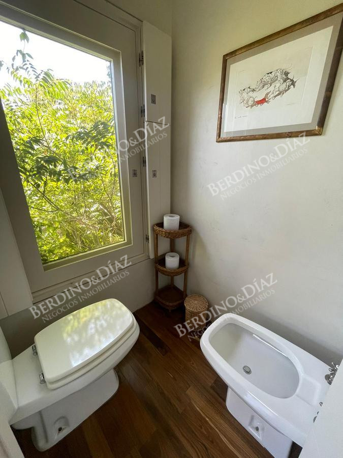 Casa ID.2278 - Casa espectacular sobre el mar en Punta Piedras venta