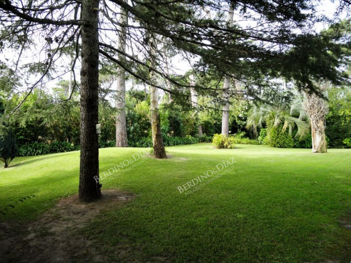 Casa ID.179 - Chalet tradicional en Barrio Cantegril Punta del Este 