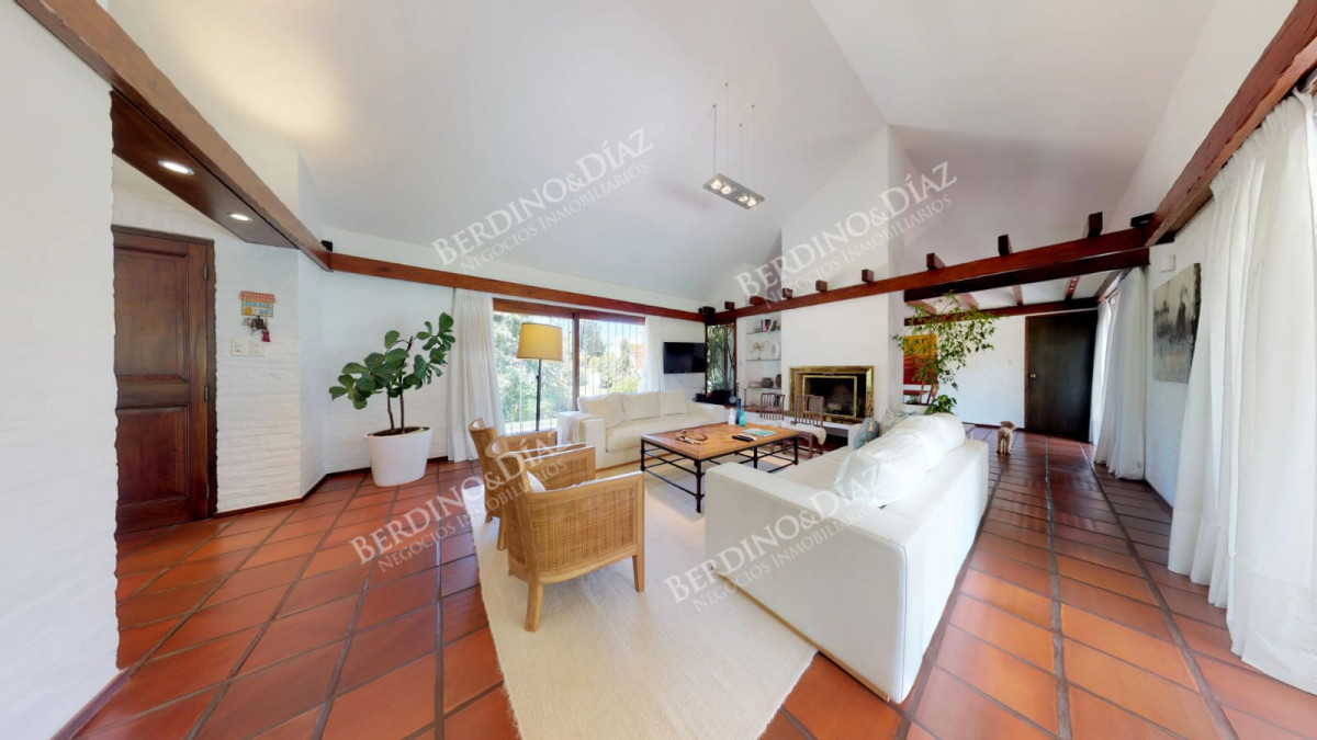 Casa ID.2409 - Chalet en venta Zona Golf 