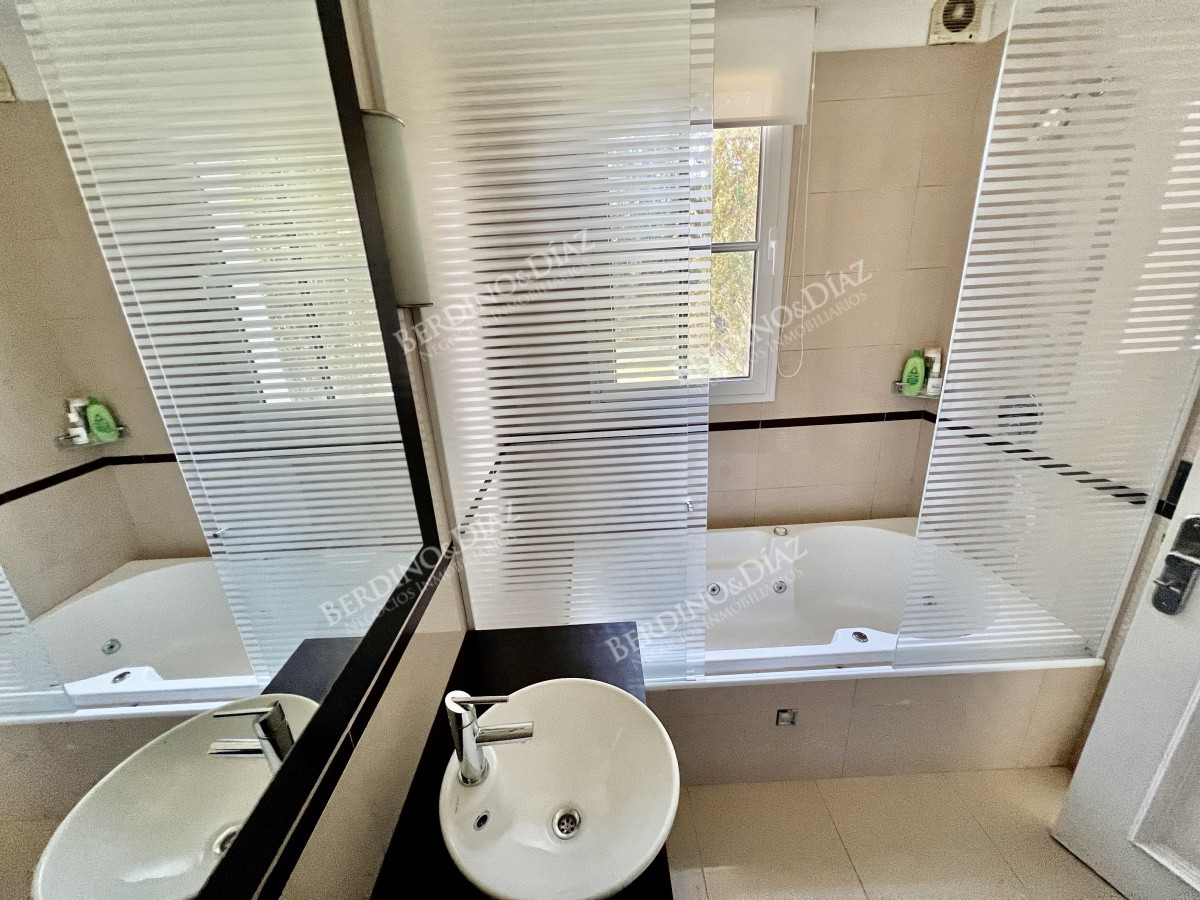 Casa ID.1500 - Mansion a pasos de la Brava en Punta del Este en venta