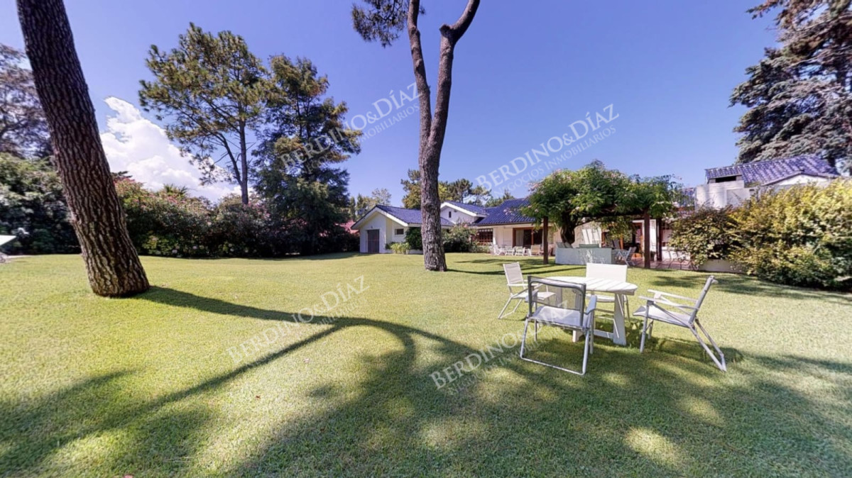 Casa ID.2409 - Chalet en venta Zona Golf 