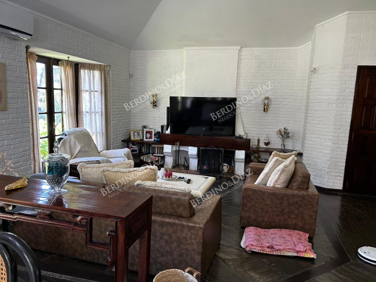 Casa ID.3011 - Hermosa casa en venta en Barrio Lugano Arbolada 