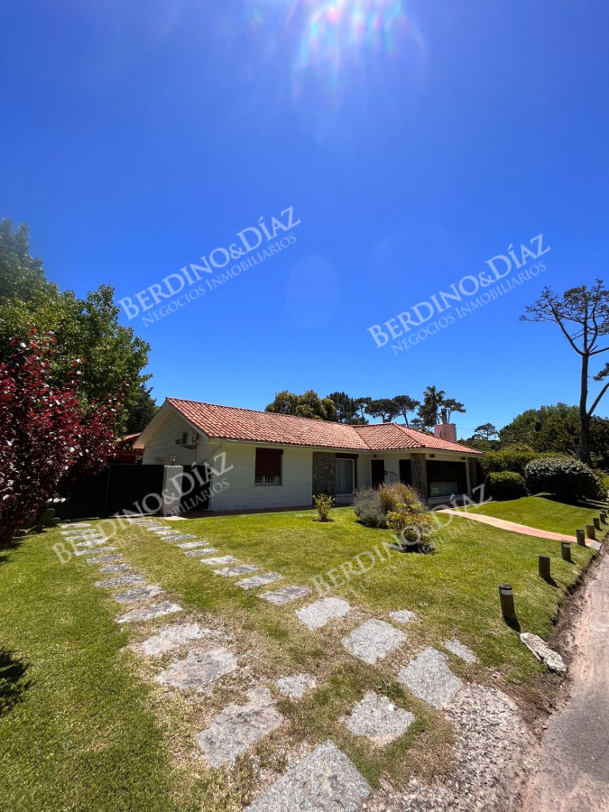 Casa ID.2619 - Casa en zona de Supermercado Devoto