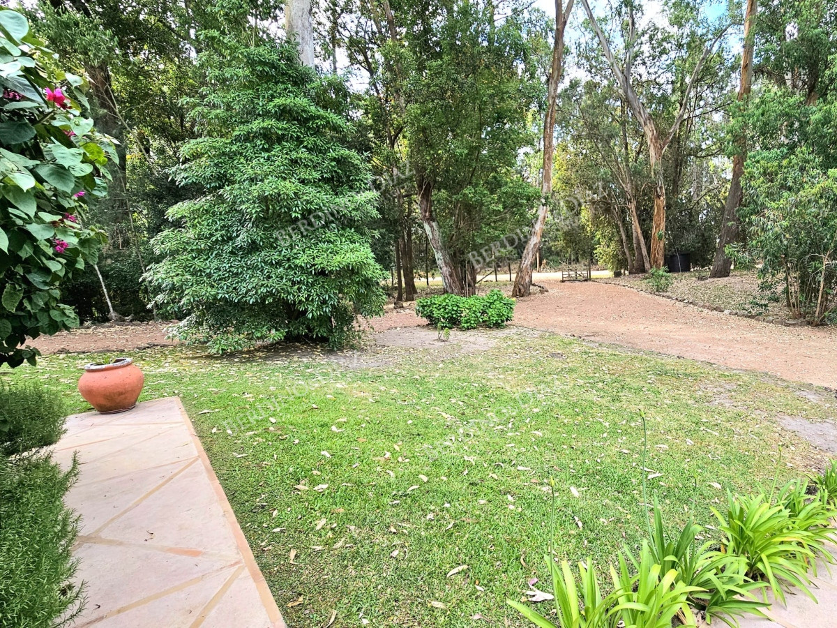 Casa ID.2307 - Casa en venta en Parque Burnet 6000 metros de terreno