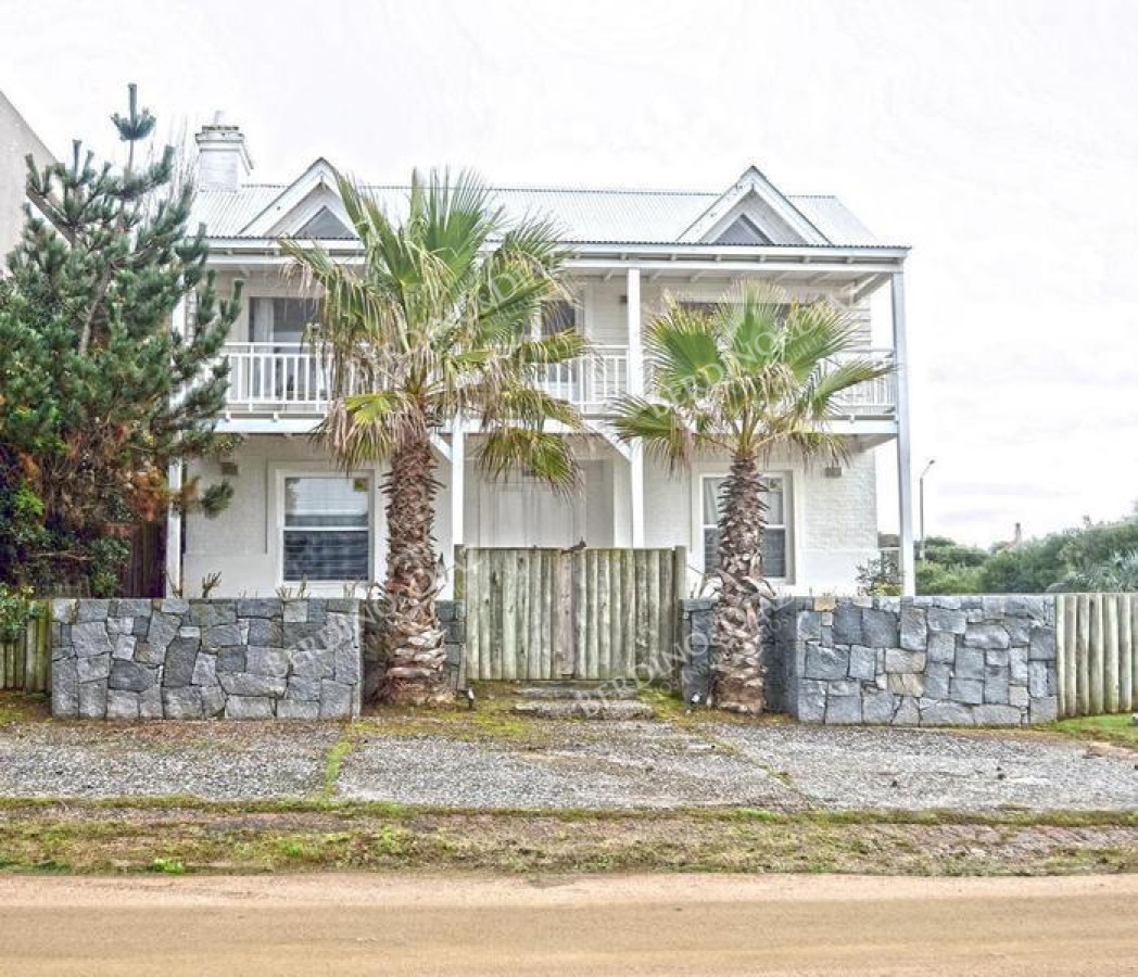 Casa ID.2233 - Casa estilo americano en venta en Manantiales con salida al mar