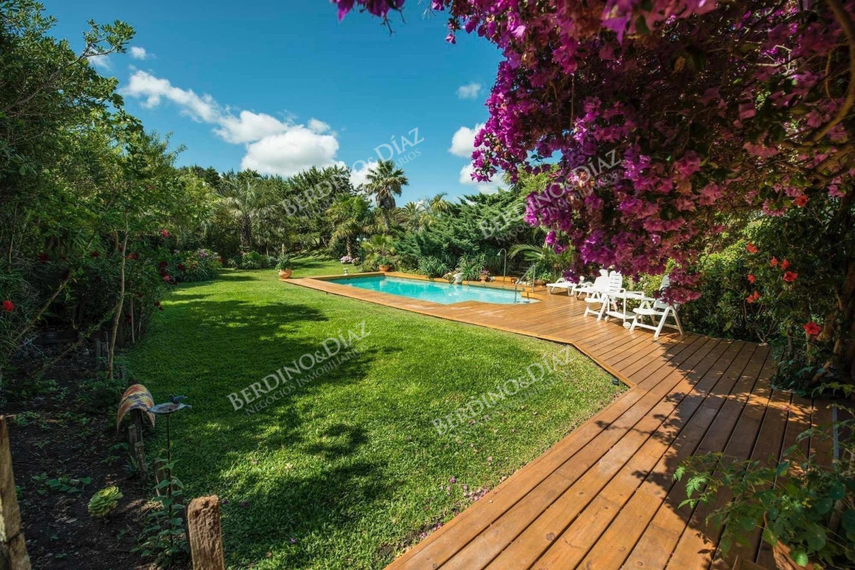 Casa ID.2390 - Importante casa con estilo propio frente al mar en venta Las Grutas