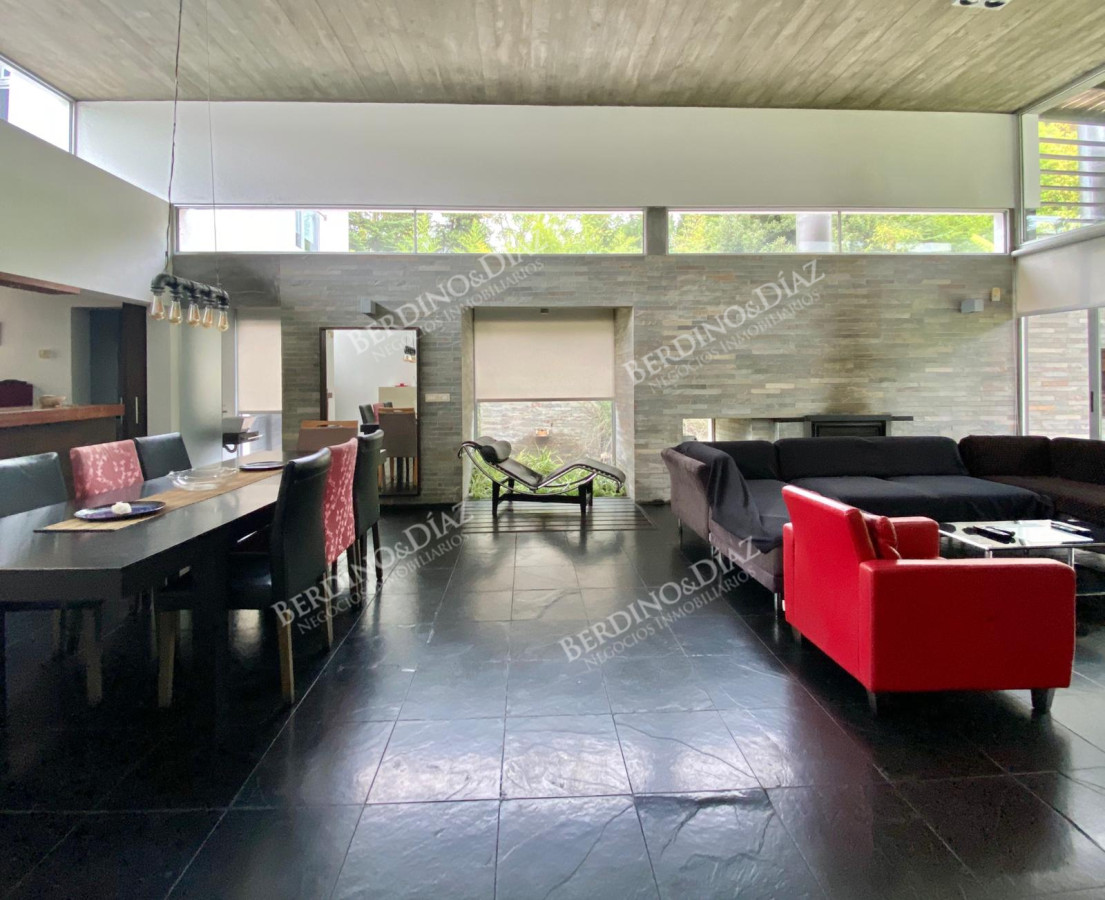 Casa ID.2411 - Casa moderna en venta 5 dormitorios en San Rafael