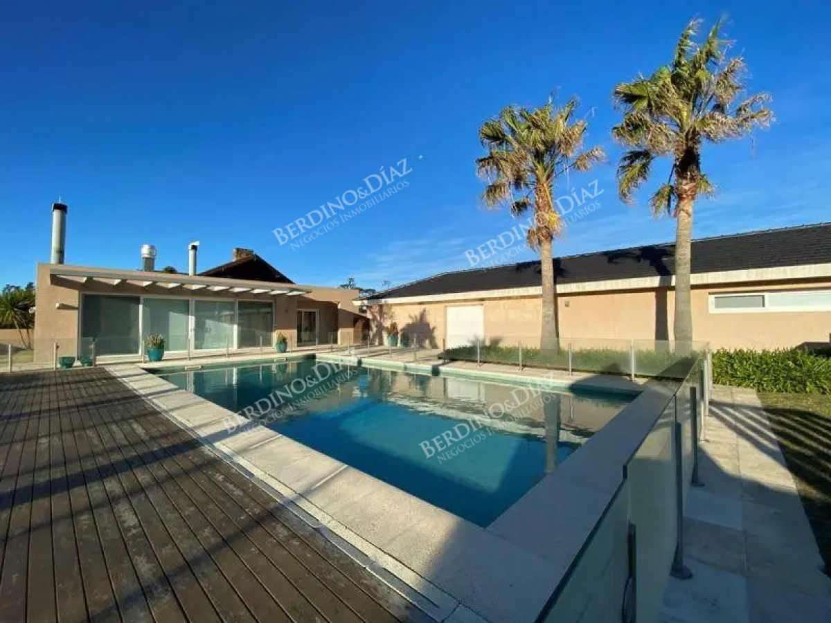 Casa ID.887 - Espectacular Casa Frente al Mar en Punta del Este