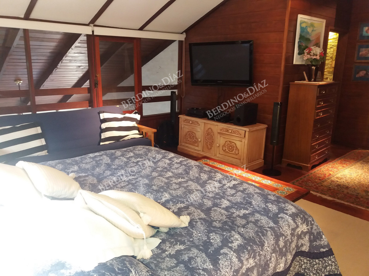 Casa ID.2407 - Casa en venta en Playa Mansa excelente construccion