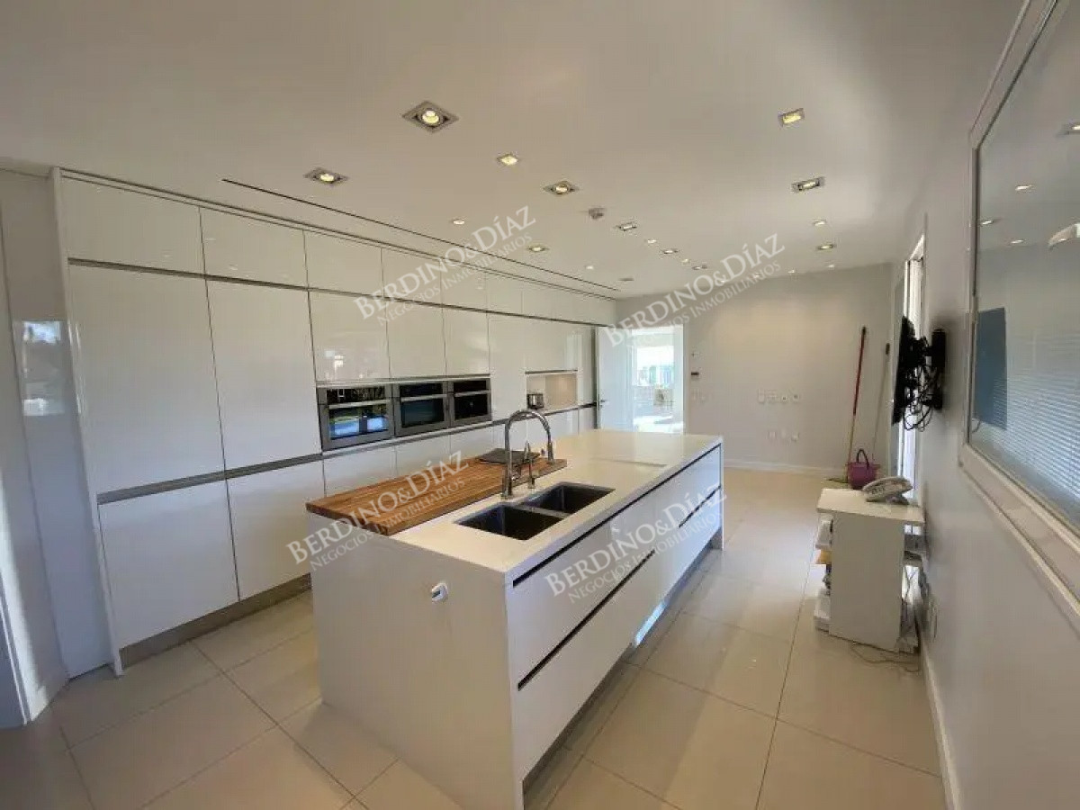 Casa ID.887 - Espectacular Casa Frente al Mar en Punta del Este
