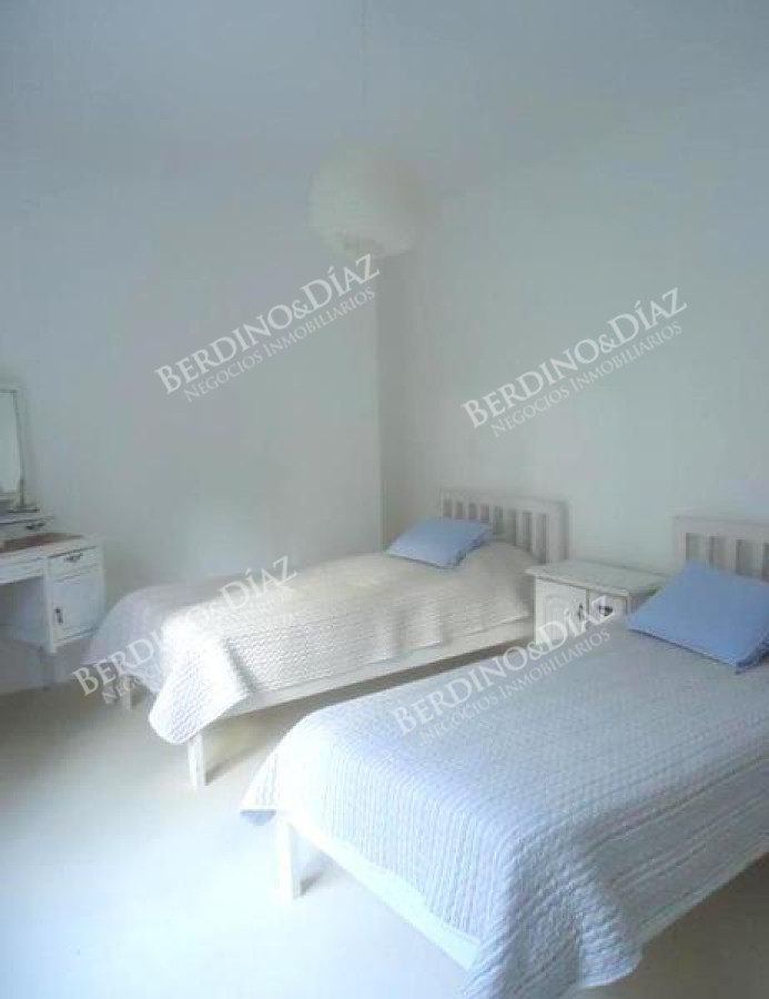 Casa ID.84 - Hermosa y Espectacular Casa en Laguna Blanca una Zona Exclusiva de Mucha Categoría