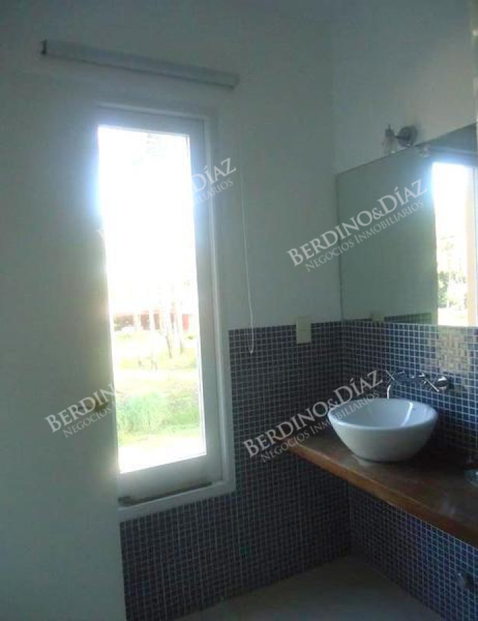 Casa ID.84 - Hermosa y Espectacular Casa en Laguna Blanca una Zona Exclusiva de Mucha Categoría