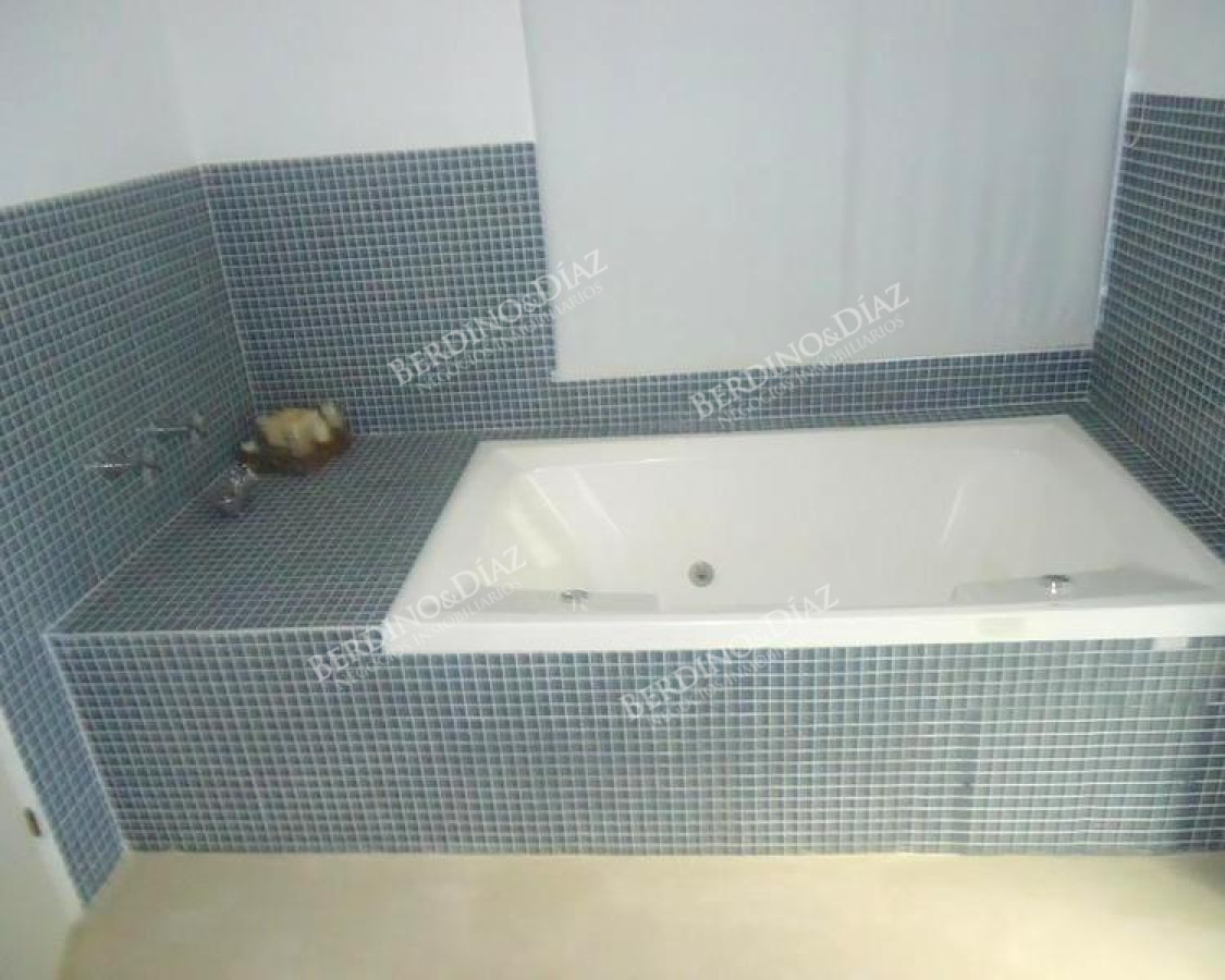 Casa ID.84 - Hermosa y Espectacular Casa en Laguna Blanca una Zona Exclusiva de Mucha Categoría