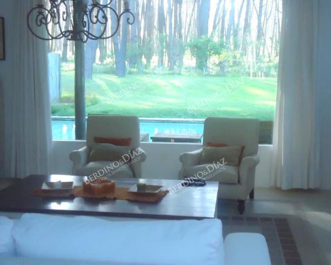 Casa ID.84 - Hermosa y Espectacular Casa en Laguna Blanca una Zona Exclusiva de Mucha Categoría
