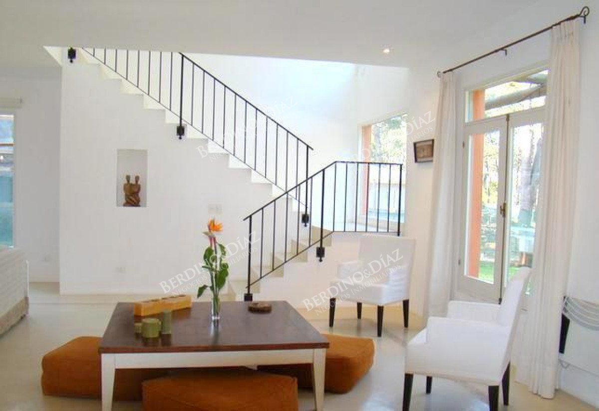 Casa ID.84 - Hermosa y Espectacular Casa en Laguna Blanca una Zona Exclusiva de Mucha Categoría