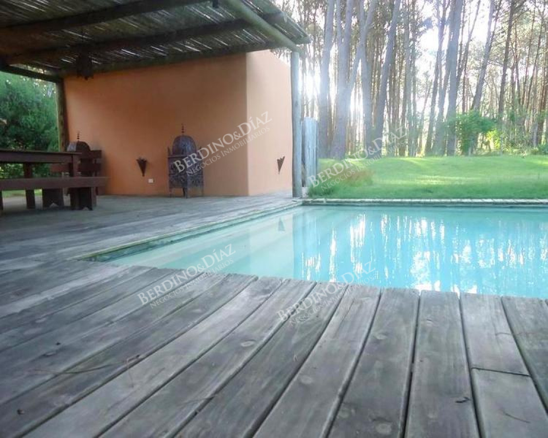 Casa ID.84 - Hermosa y Espectacular Casa en Laguna Blanca una Zona Exclusiva de Mucha Categoría