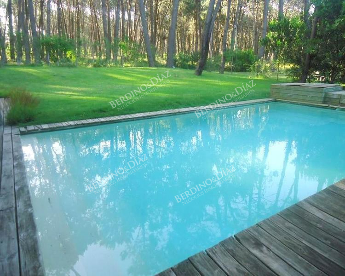 Casa ID.84 - Hermosa y Espectacular Casa en Laguna Blanca una Zona Exclusiva de Mucha Categoría