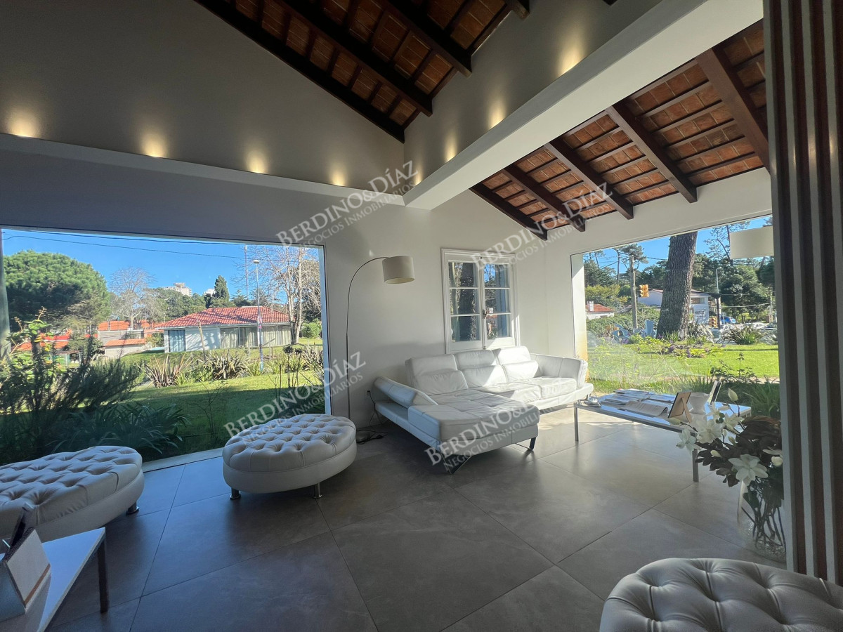 Casa ID.131 - Exclusividad Casa clinica comercial sobre Avenida importante Avenida