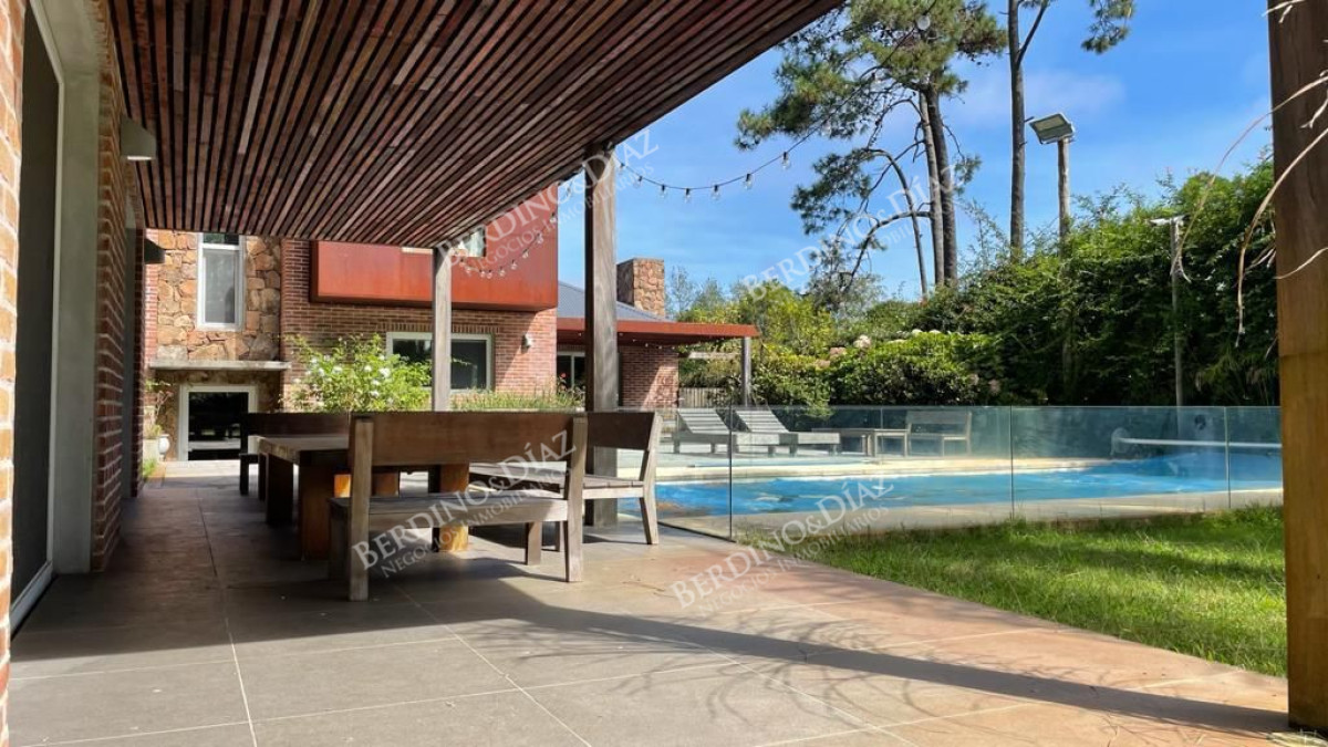 Casa ID.1216 - Casa Moderna  en venta  en Barrio Lugano 