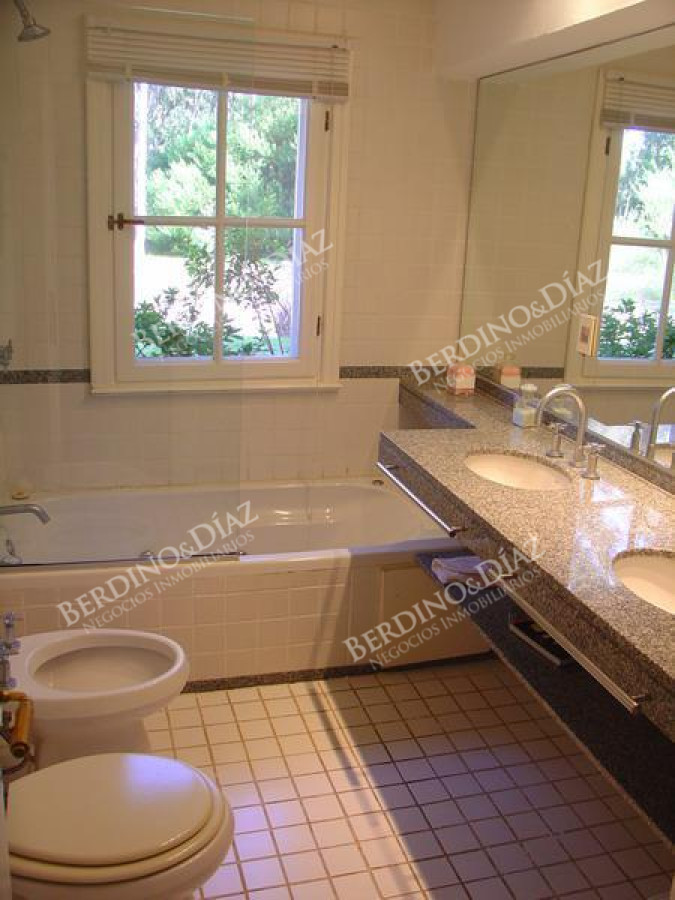 Casa ID.2200 - Casa hermosa en Laguna Blanca en venta