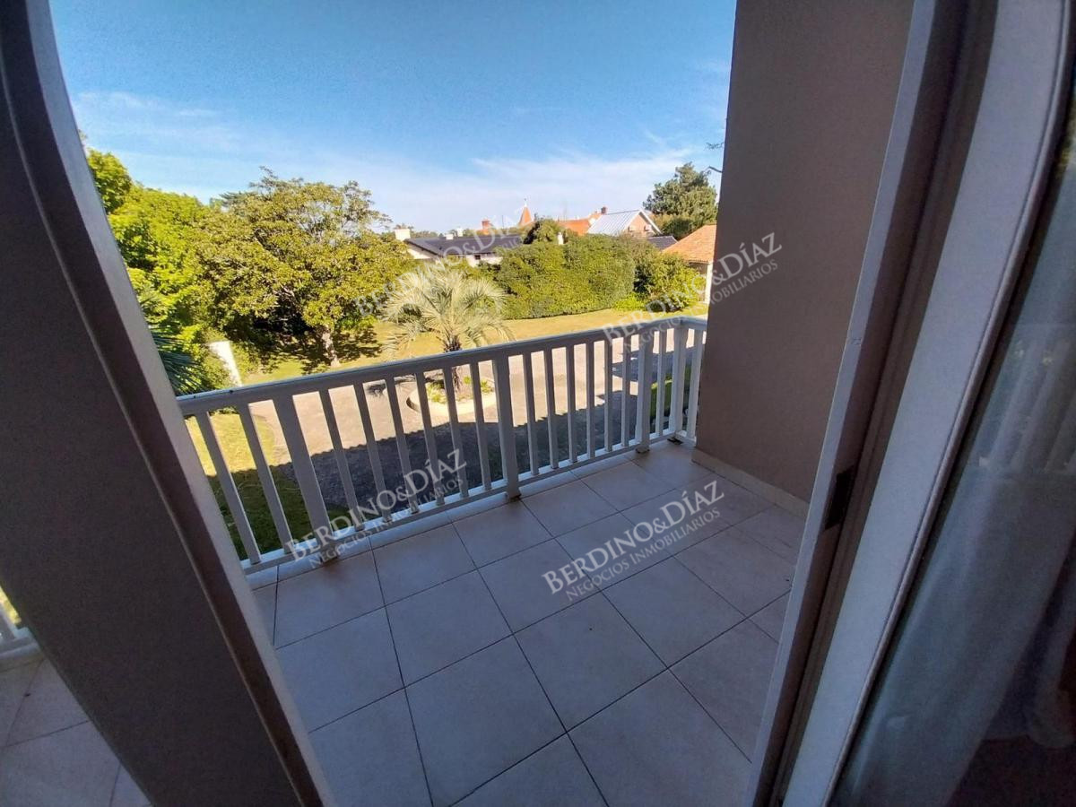 Casa ID.2201 - Venta espectacular casa Playa Brava a 100 metros del mar 