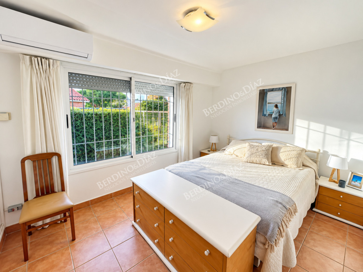 Casa ID.143 - Venta Chalet tradicional a metros de de Playa Mansa