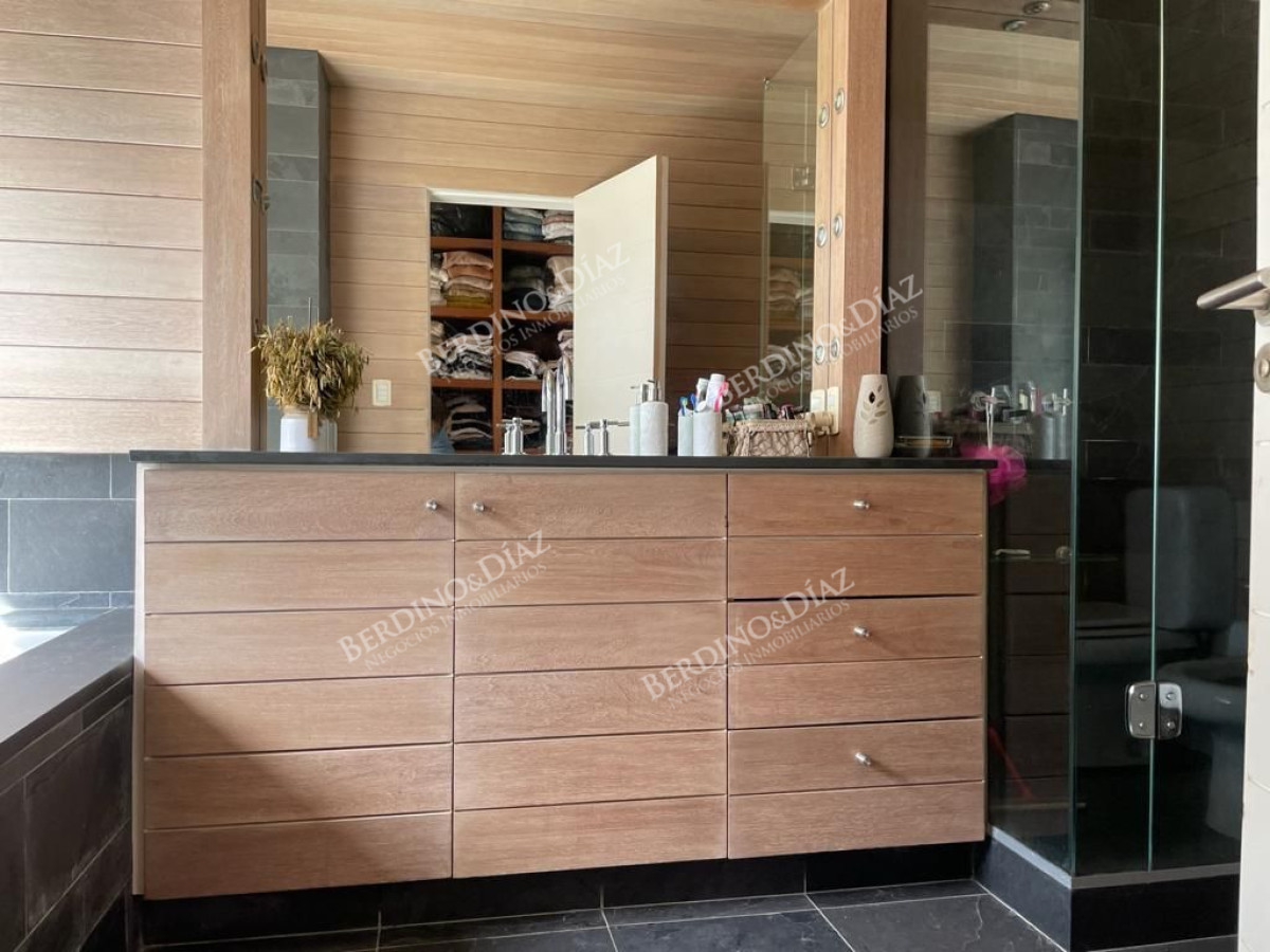 Casa ID.1216 - Casa Moderna  en venta  en Barrio Lugano 