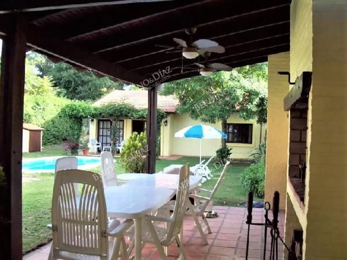 Casa ID.1906 - Casa en Venta en Mansa  Viejo Cantegril a la altura parada 18