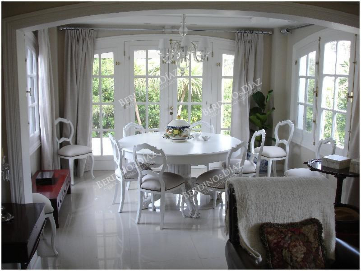 Casa ID.2216 - Hermosa casa en venta de 6 dormis en Montoya con vista al mar