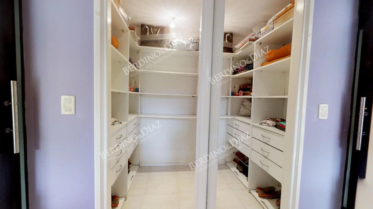 Casa ID.366 - Elegante casa en Barrio  Lugano cerca del Shopping