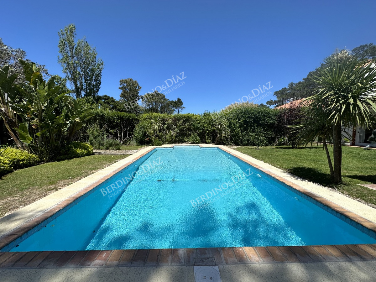 Casa ID.1538 - Importante Casa en venta en barrio San Rafael Punta del Este 