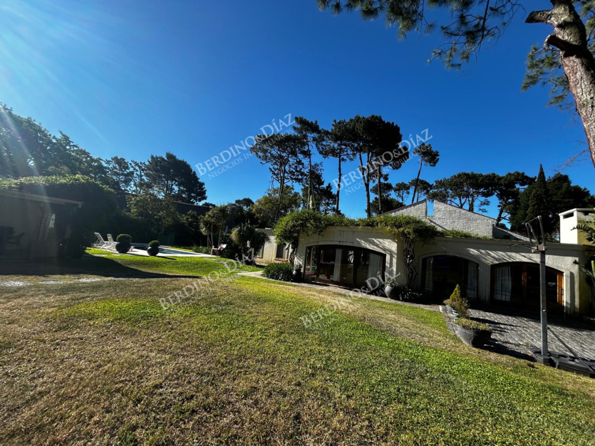 Casa ID.3011 - Hermosa casa en venta en Barrio Lugano Arbolada 