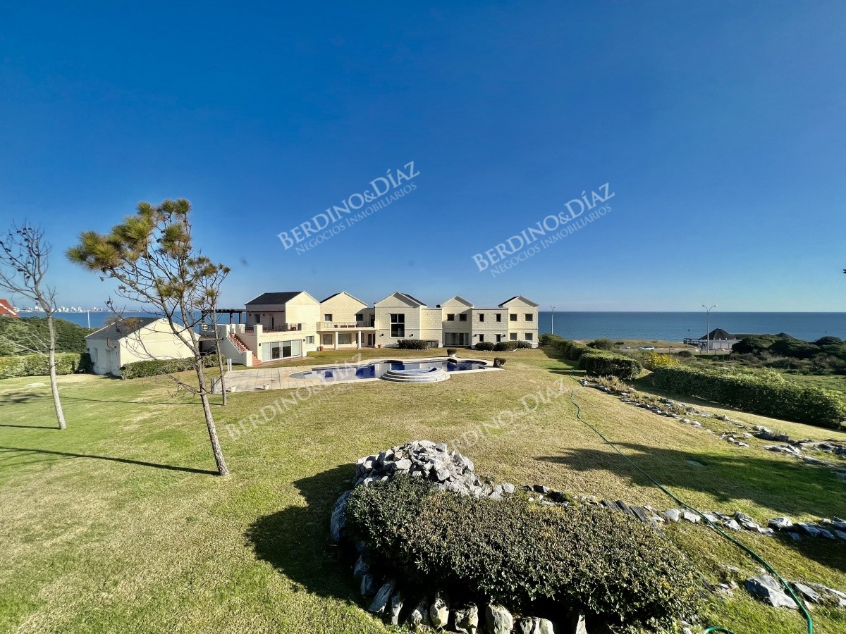 Casa ID.1498 - Espectacular Mansión en venta  frente al Mar en Punta del Este