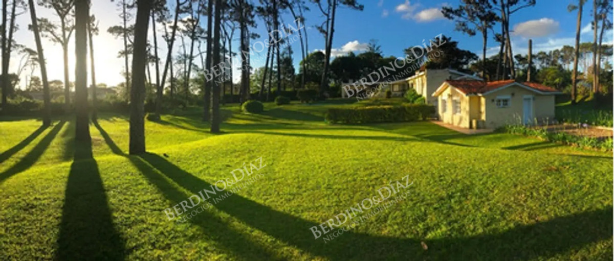 Casa ID.2821 - Casa espectacular en Playa Mansa en venta para proyecto 