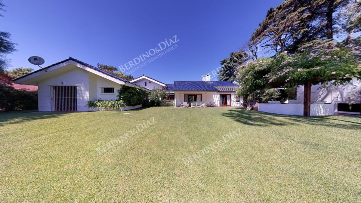 Casa ID.2409 - Chalet en venta Zona Golf 