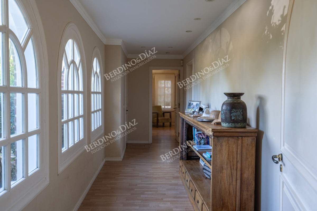 Casa ID.1004 - Residencia de gran jerarquía en Beverly Hills