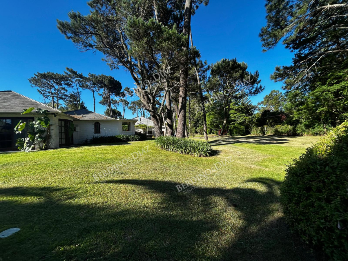 Casa ID.3011 - Hermosa casa en venta en Barrio Lugano Arbolada 