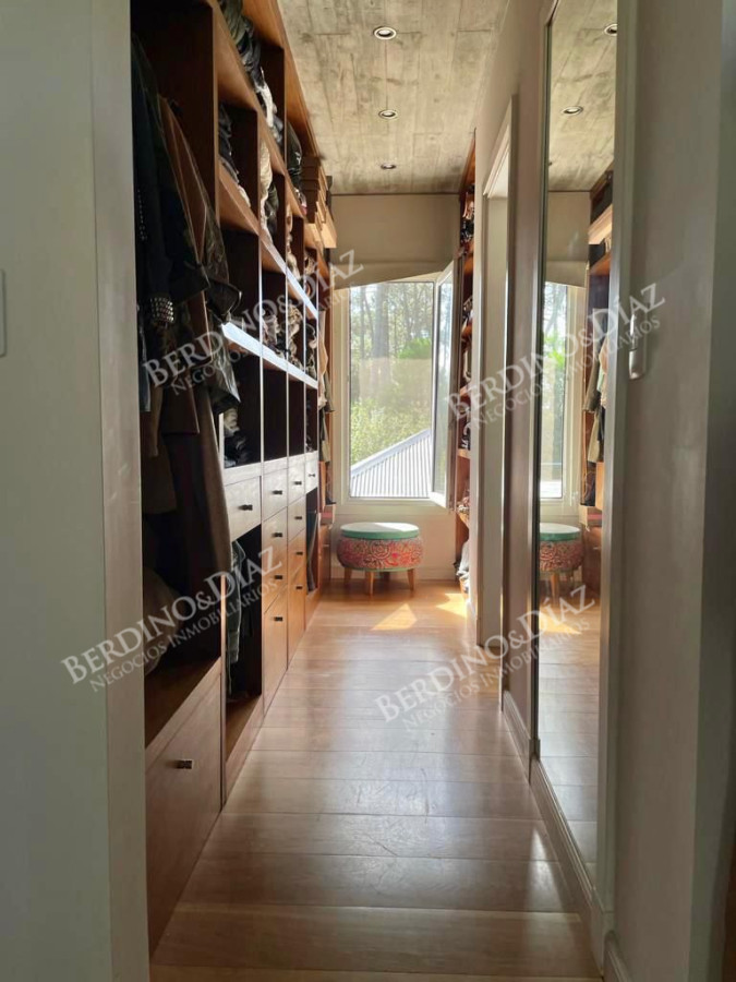 Casa ID.1216 - Casa Moderna  en venta  en Barrio Lugano 