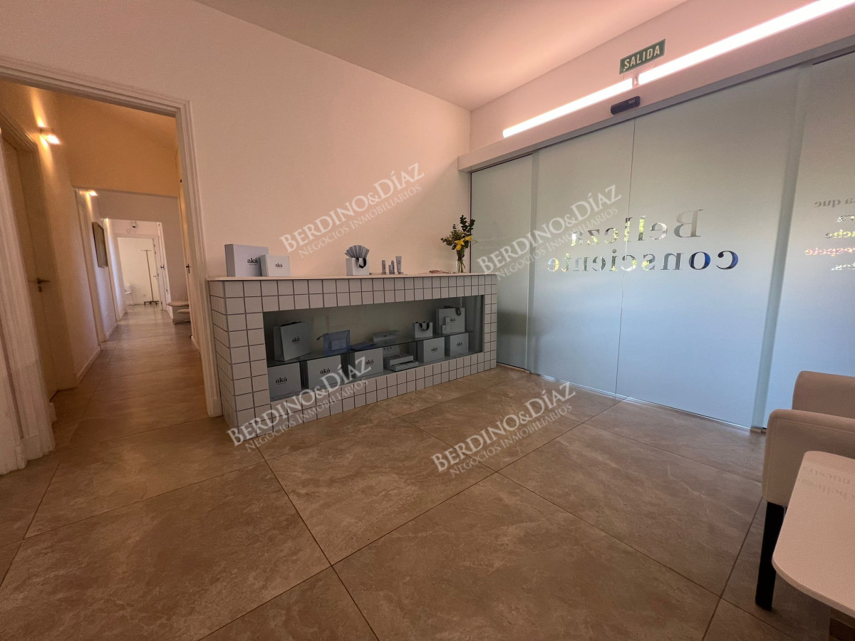 Casa ID.131 - Exclusividad Casa clinica comercial sobre Avenida importante Avenida