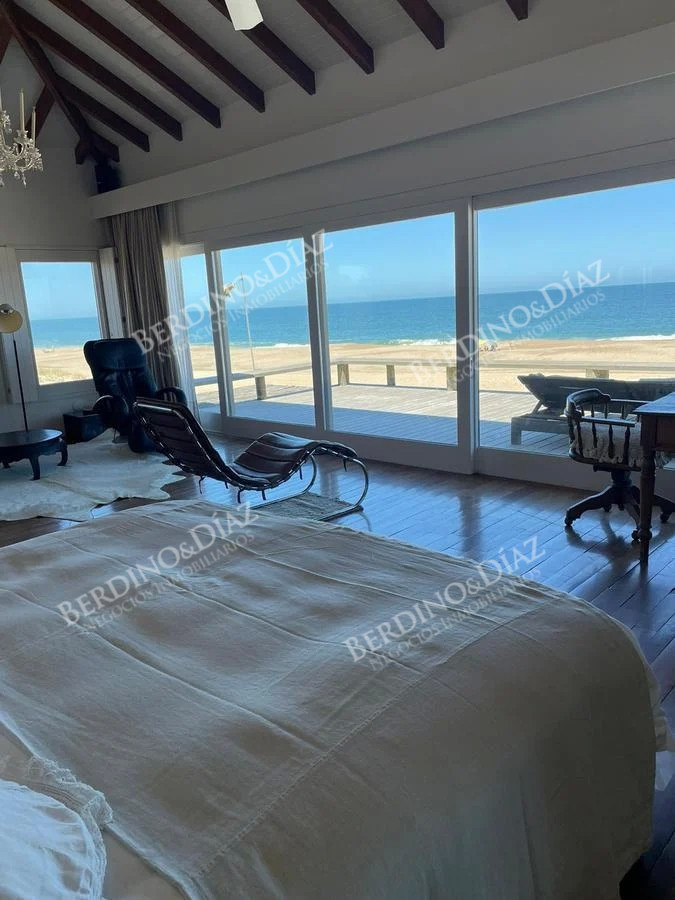 Casa ID.2278 - Casa espectacular sobre el mar en Punta Piedras venta