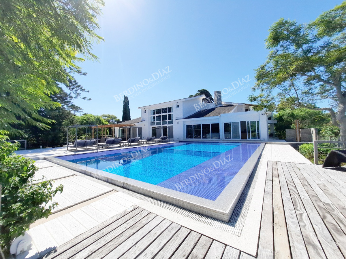 Casa ID.1378 - Mansion  en venta en Barrio Golf  