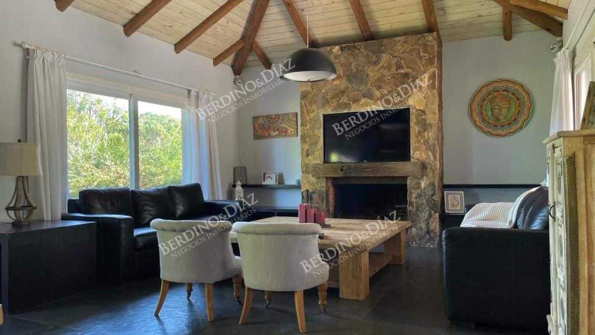 Casa ID.1216 - Casa Moderna  en venta  en Barrio Lugano 