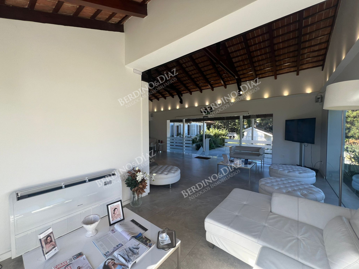 Casa ID.131 - Exclusividad Casa clinica comercial sobre Avenida importante Avenida