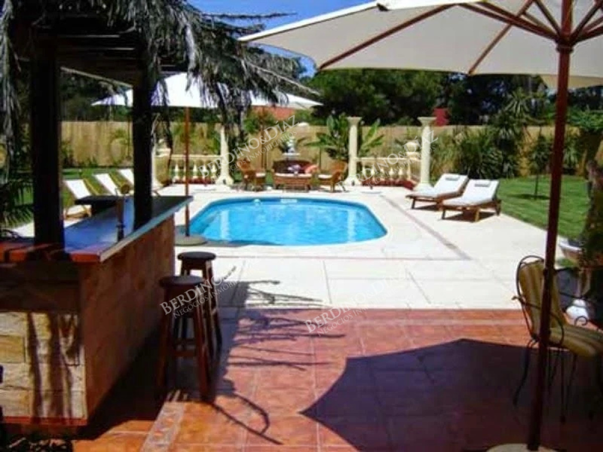 Casa ID.2192 - Casa en venta Barrio Beverly Hills