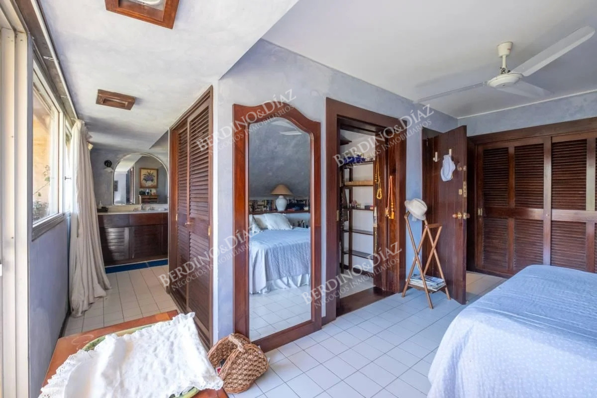 Casa ID.2351 - Casa en 3 niveles 6 dormitorios Barrio Golf en venta Punta del Este