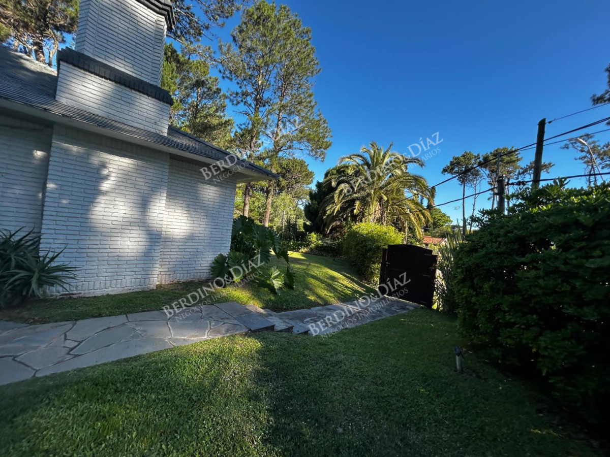 Casa ID.3011 - Hermosa casa en venta en Barrio Lugano Arbolada 