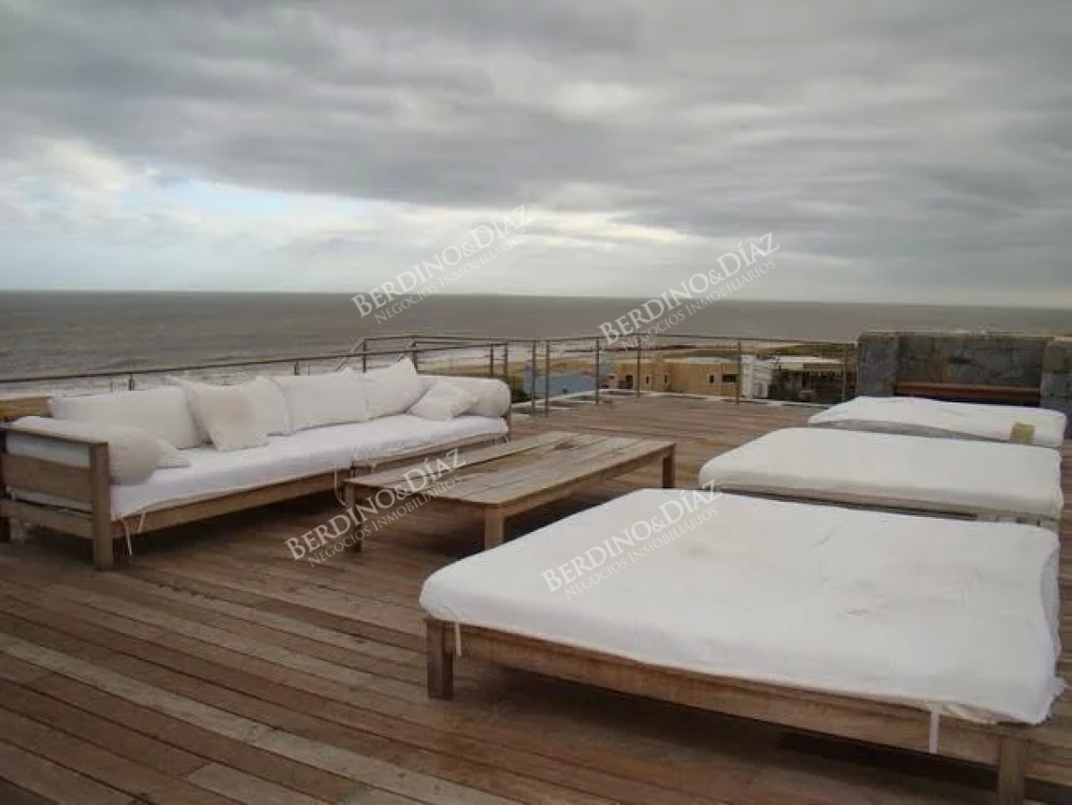 Casa ID.2178 - Casa minimalista con vista al oceano sobre Ruta 10