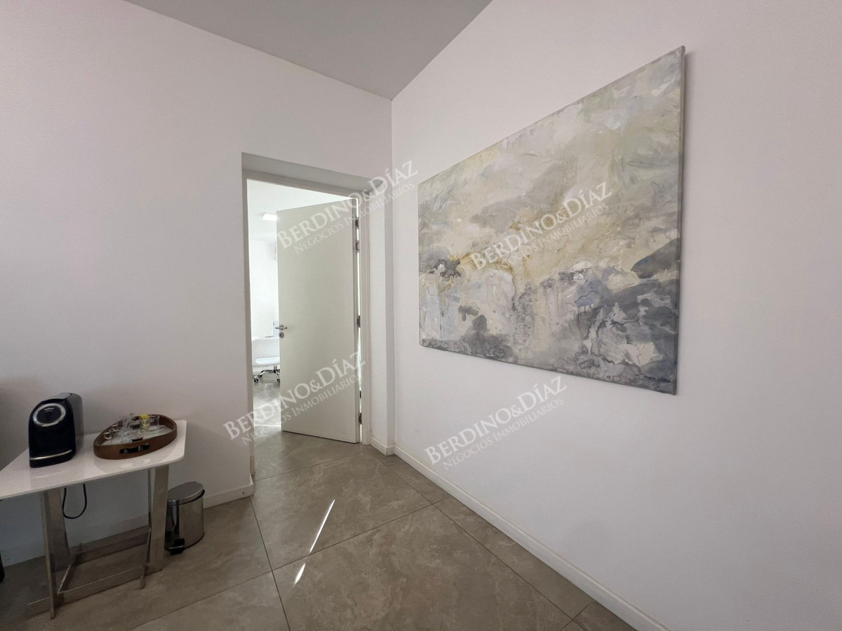 Casa ID.131 - Exclusividad Casa clinica comercial sobre Avenida importante Avenida