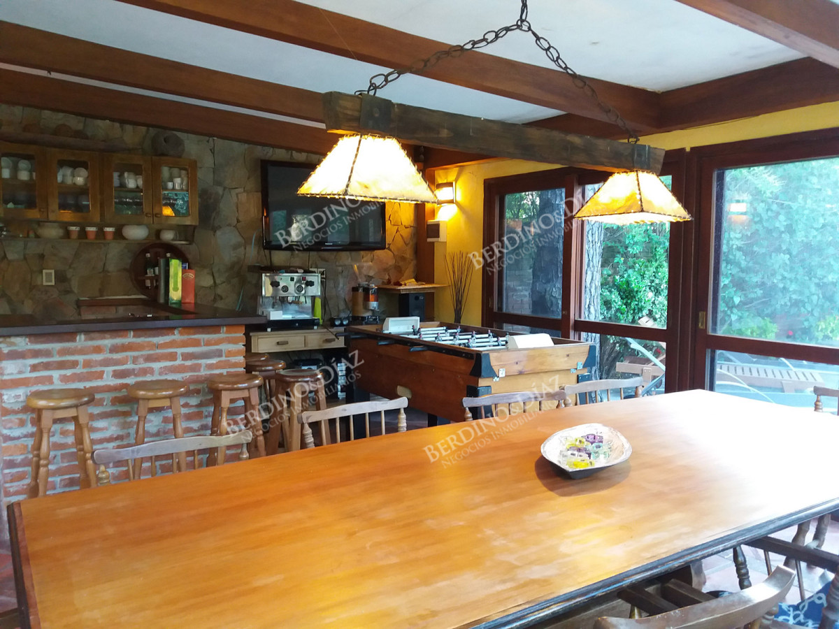 Casa ID.2407 - Casa en venta en Playa Mansa excelente construccion